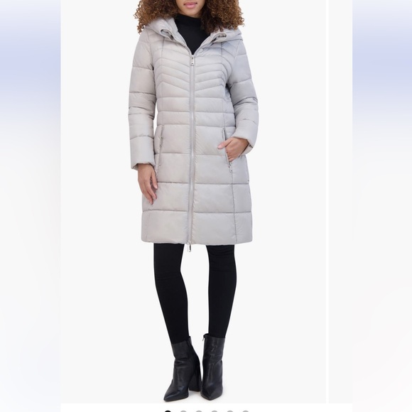 Kenneth Cole New York XL Soft Cire
Funnel Neck Puffer Coat Women's silver color - Picture 2 of 6